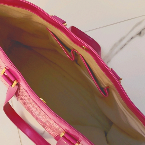 Tory Burch Tote in lovely bright pink - Picture 4 of 7